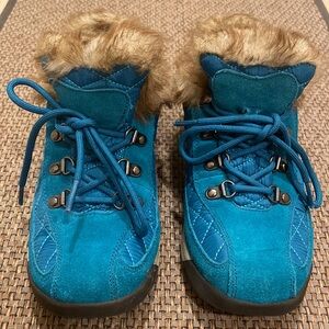 Lands’ End 8 Teal Snow Shoes